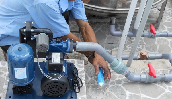 sua-may-bom-nuoc-tai-quan-hai-chau-1